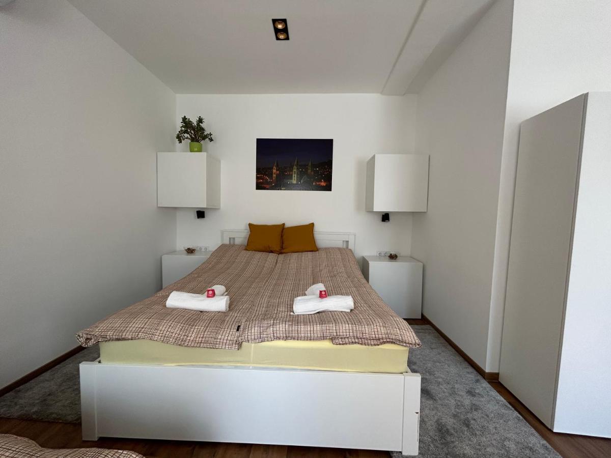 R59 Apartman With Free Parking Pecs Exterior photo