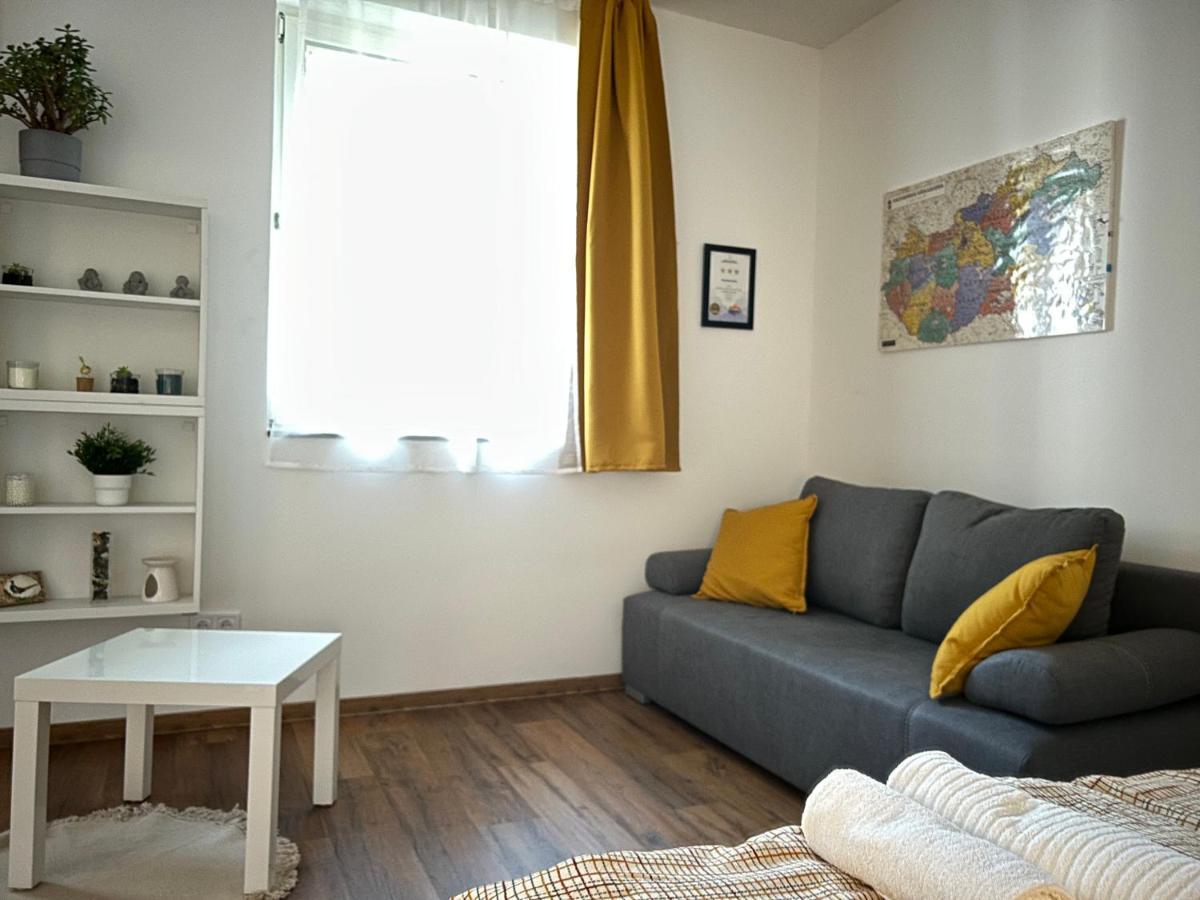R59 Apartman With Free Parking Pecs Exterior photo