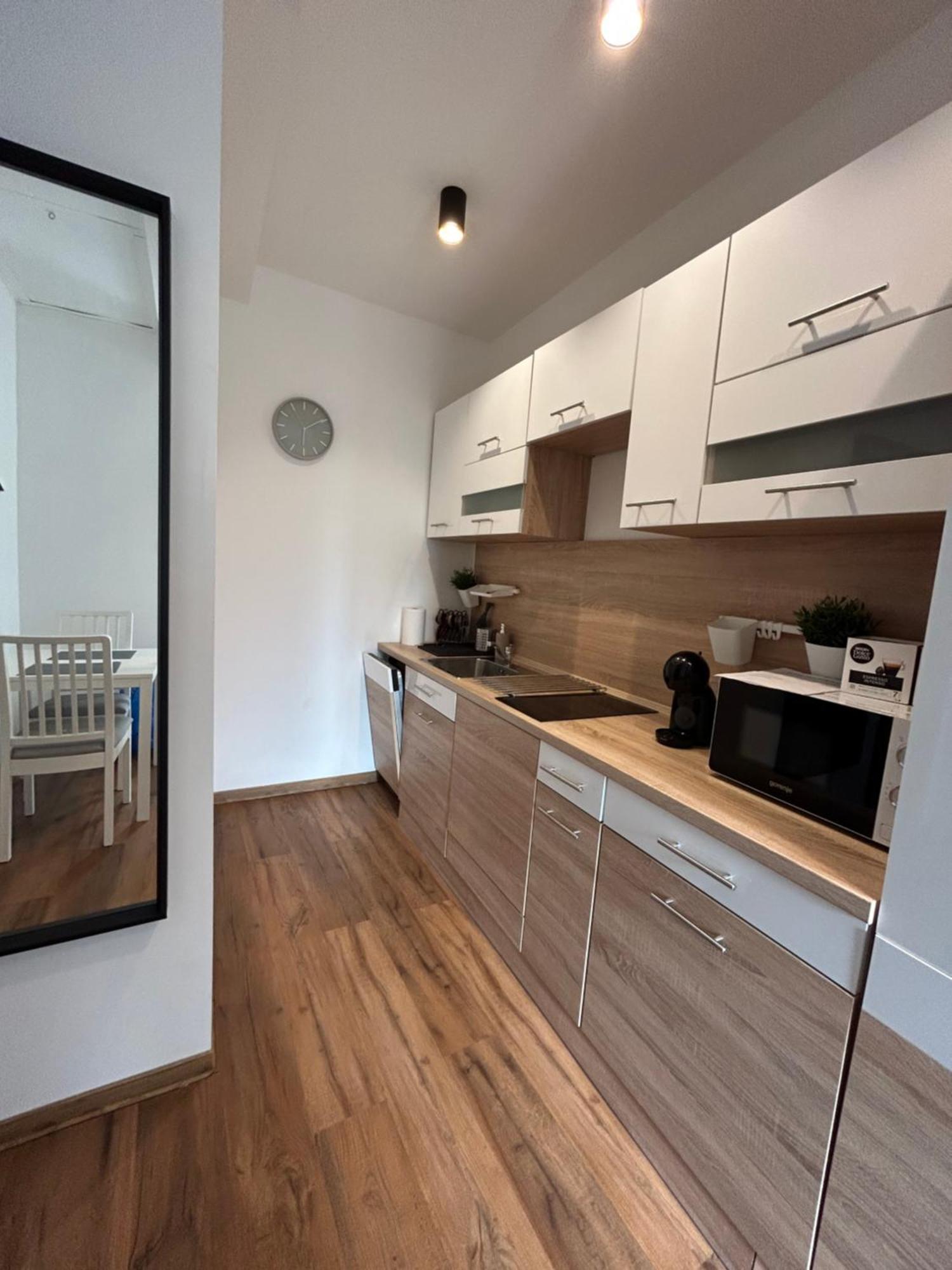 R59 Apartman With Free Parking Pecs Exterior photo